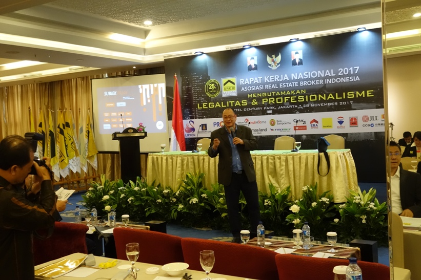 Presentation "Pembekalan Pajak Asosiasi“, 28 November 2017, @Hotel Century Park Senayan_1